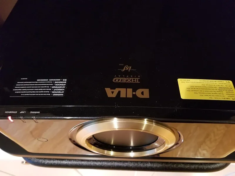 JVC DLA-RS600 Projector