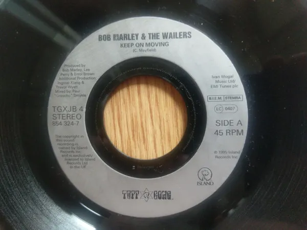 Bob Marley – Keep On Moving