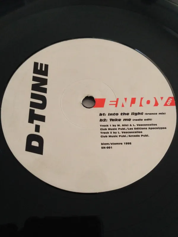 D-Tune (3) – Into The Light
