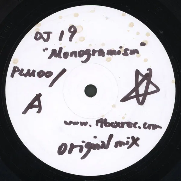 DJ 19 – Monogramism