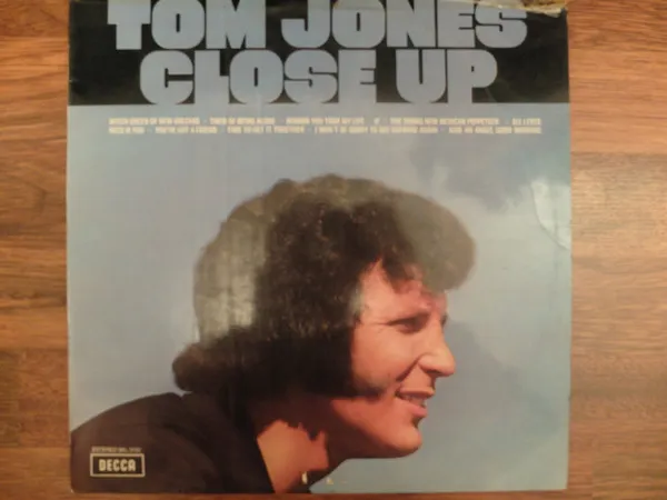 Tom Jones – Close Up