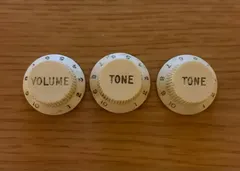 Fender 099-2035-000 Stratocaster Knobs (3)
